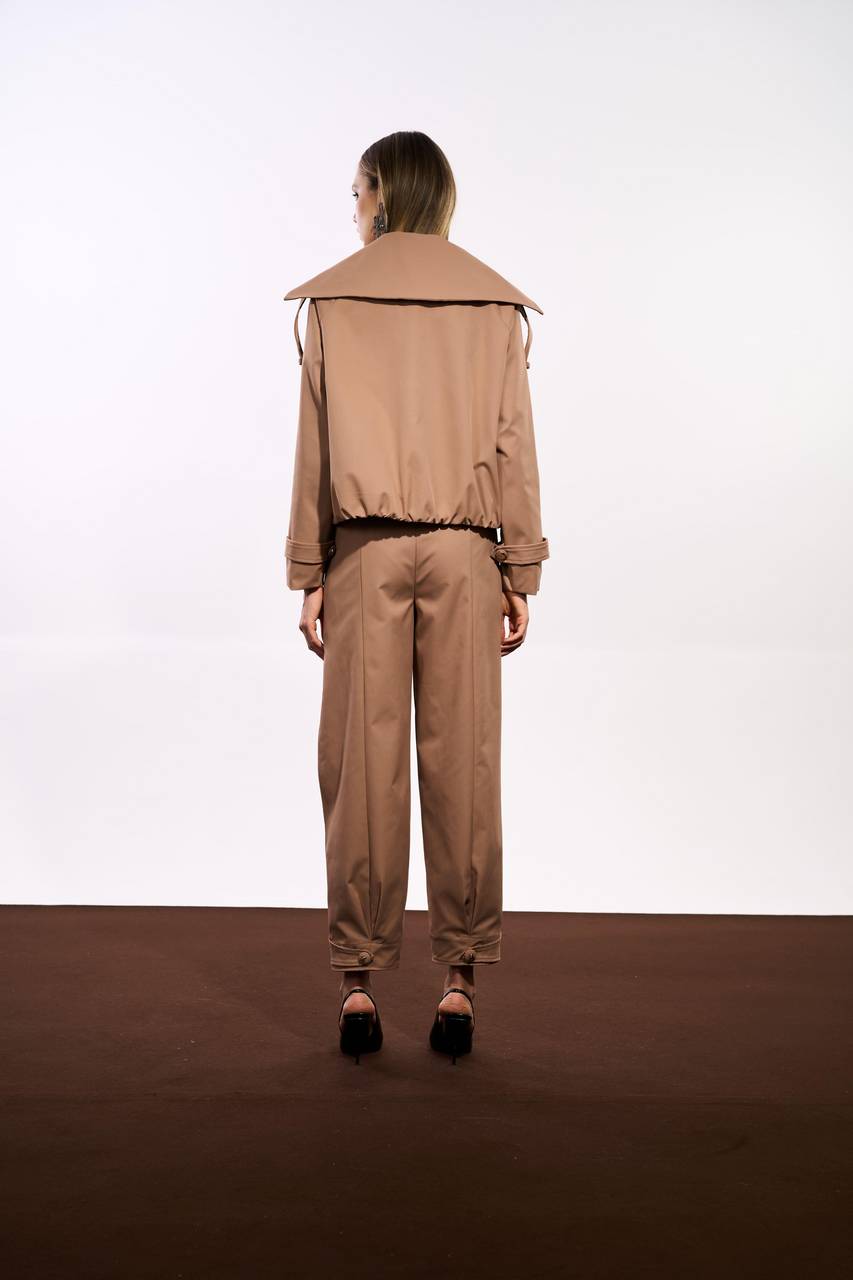Calça Alfaiataria Cropped Maxi Fenda - Mocha CAL0114MCH