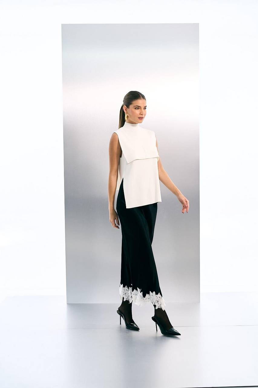 Blusa Gola Alta Com Fenda Lateral - Off White BLU2073OFF