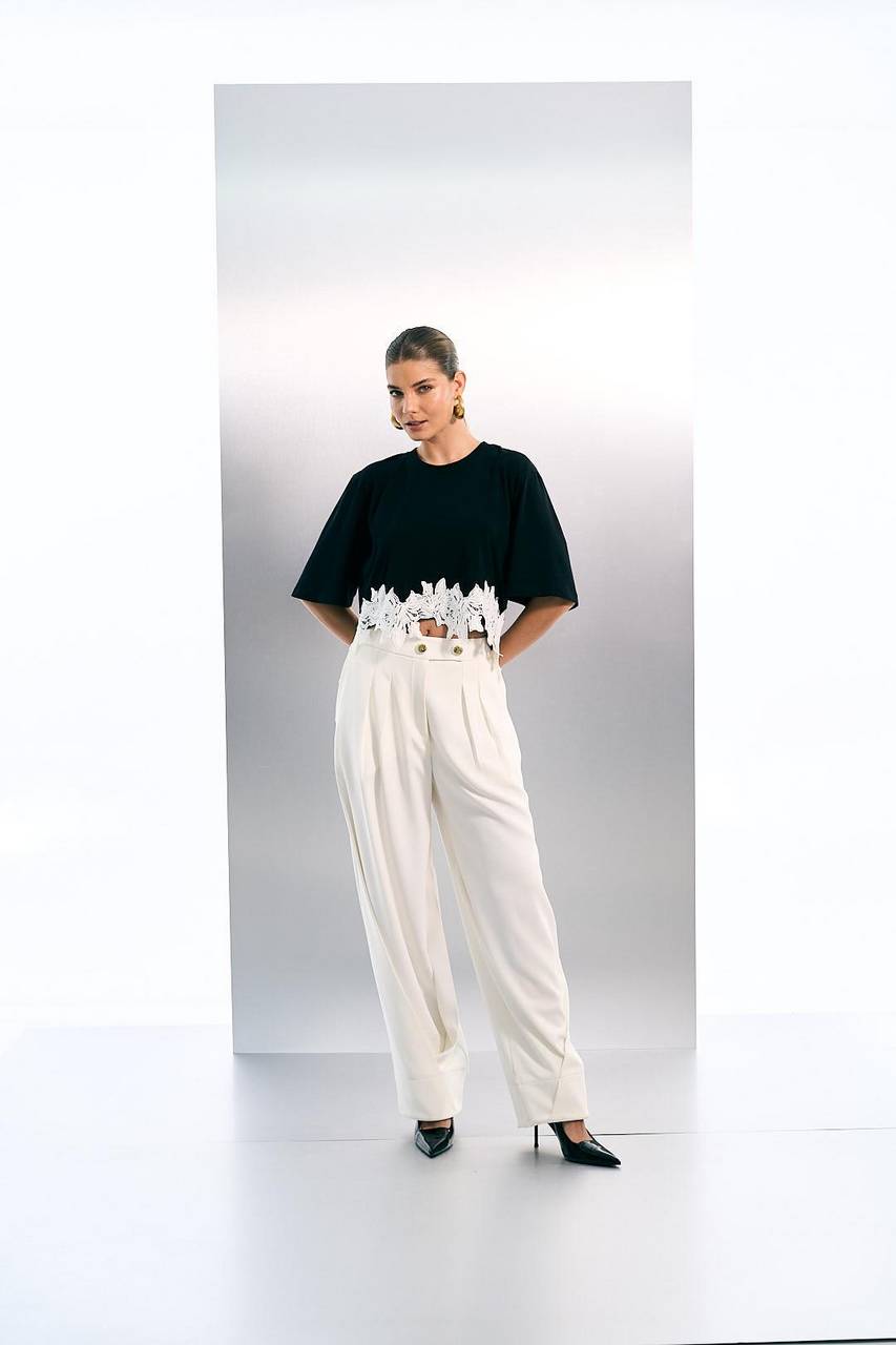 Blusa Cropped Com Renda Na Barra - Preto BLU2102PTO
