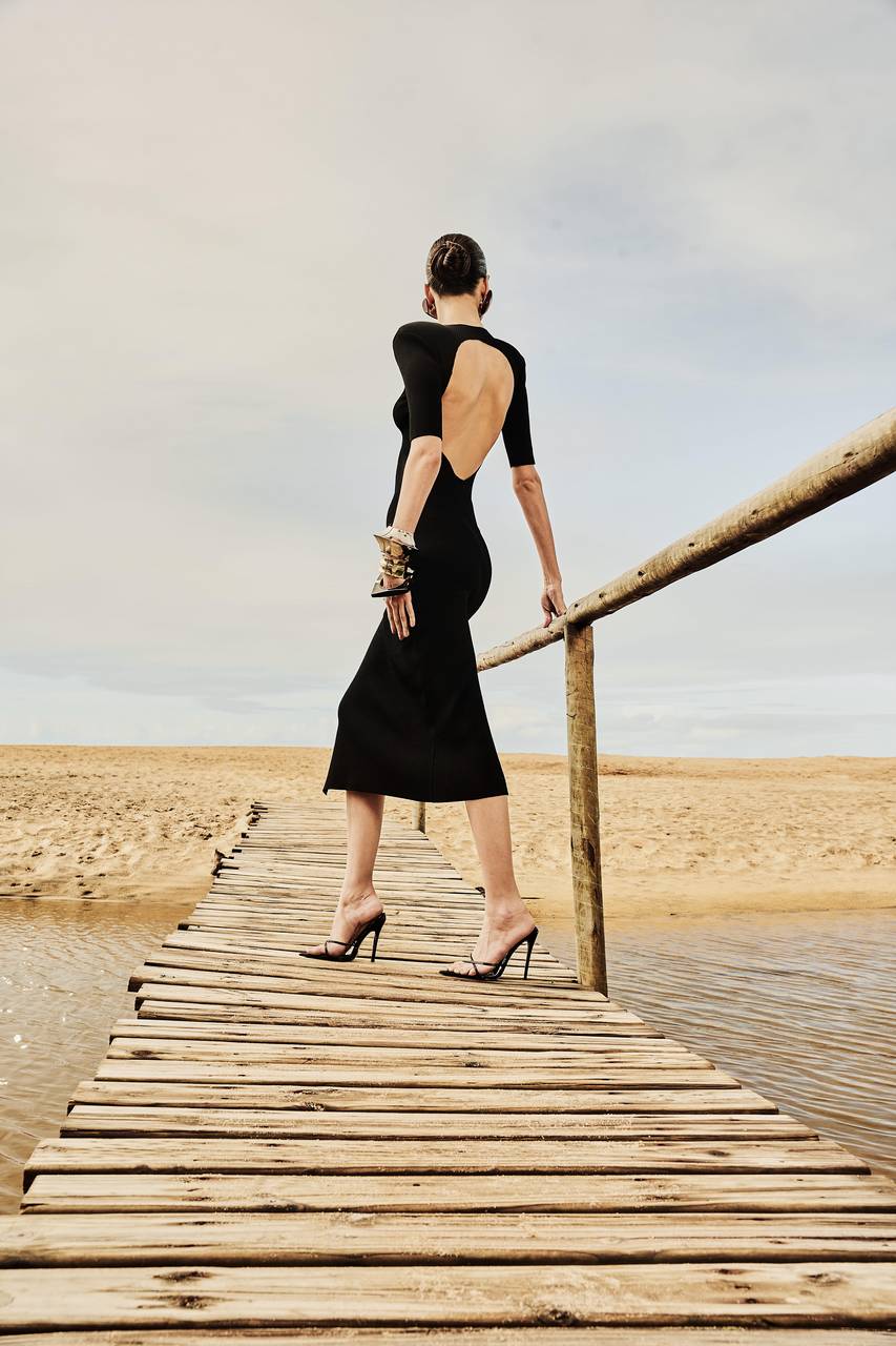 Vestido Midi Com Abertura Nas Costas - Preto VES0045PTO