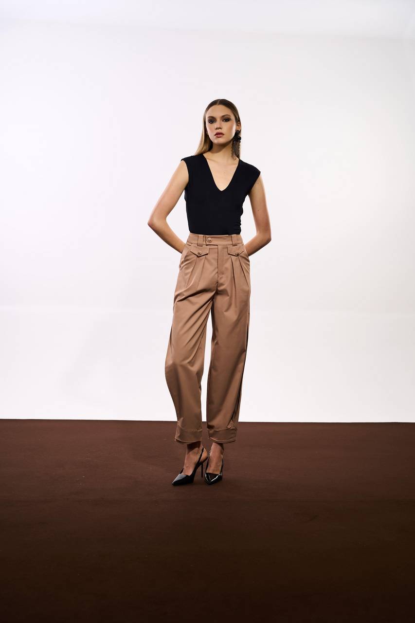 Calça Alfaiataria Cropped Maxi Fenda - Mocha CAL0114MCH