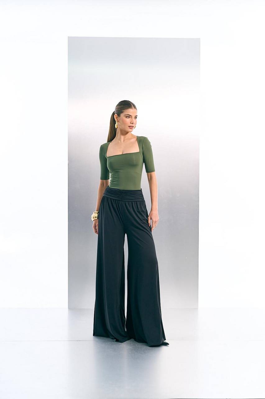 Blusa Decote Quadrado Fit - Verde Militar BLU2094VDMT