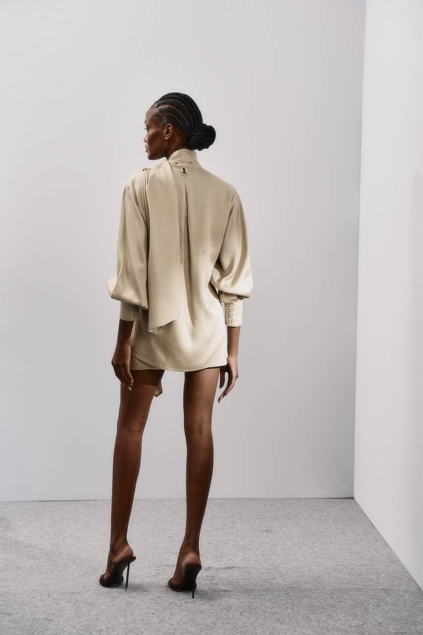 Blusa Gola Laço Liocel - Bege BLU0103BEG