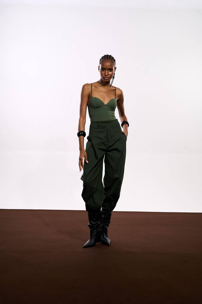 Calça Slouchy Dobra Lateral Frente - Verde Militar CAL0130VDMT