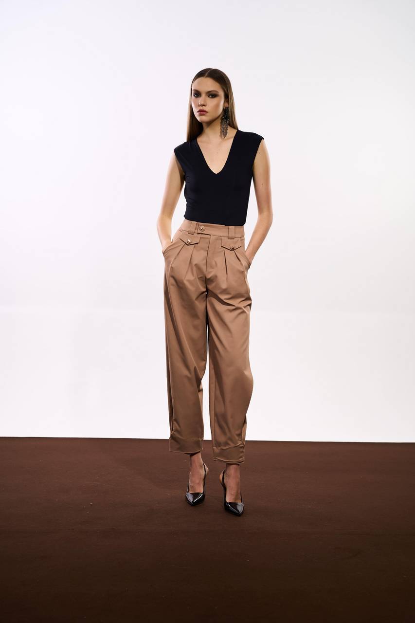 Calça Alfaiataria Cropped Maxi Fenda - Mocha CAL0114MCH