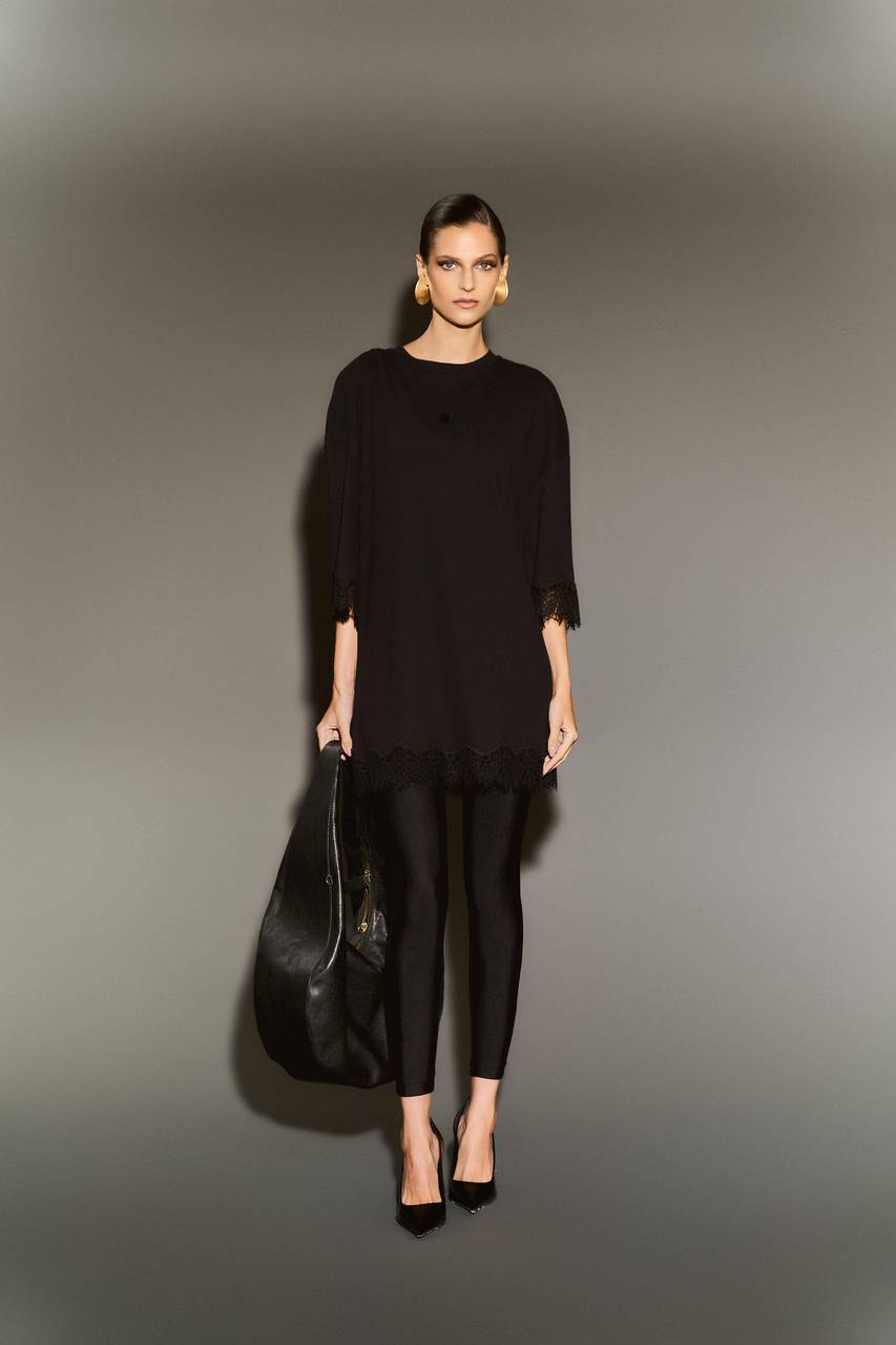 Blusa Longa Canelada Renda Barra - Preto BLU0109PTO