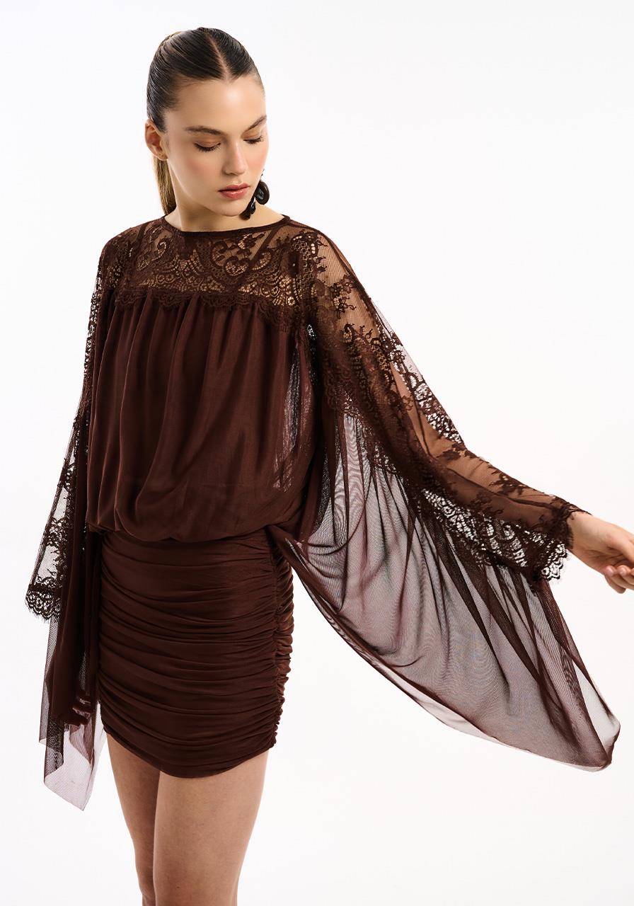 Vestido Curto Decote Renda - Marrom VES2155MRO
