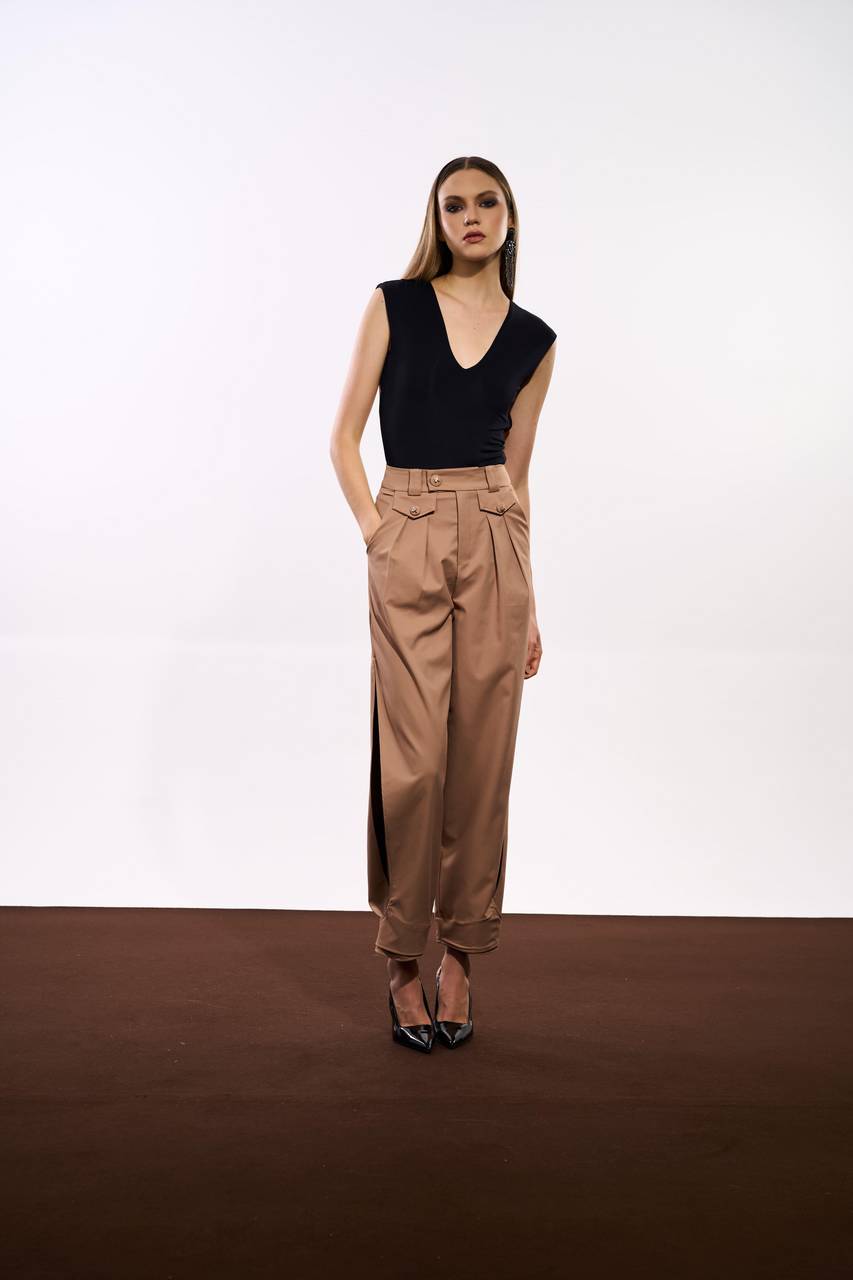Calça Alfaiataria Cropped Maxi Fenda - Mocha CAL0114MCH